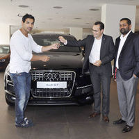 John Abraham gets his new Audi Q7 pictures | Picture 62269
